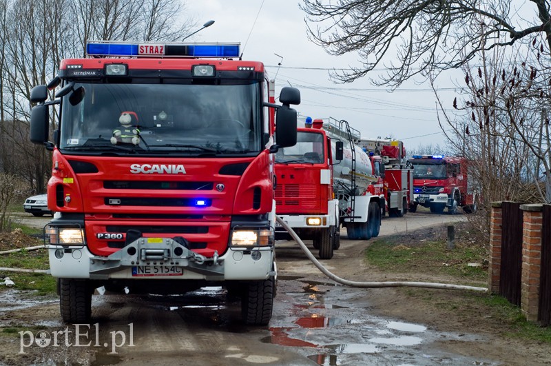  Mieszkańcy skakali przez okno. Pożar pod Pasłękiem zdjęcie nr 124489