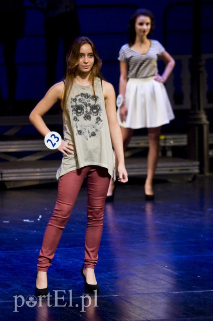  Nowa miss trenuje fitness zdjęcie nr 124638