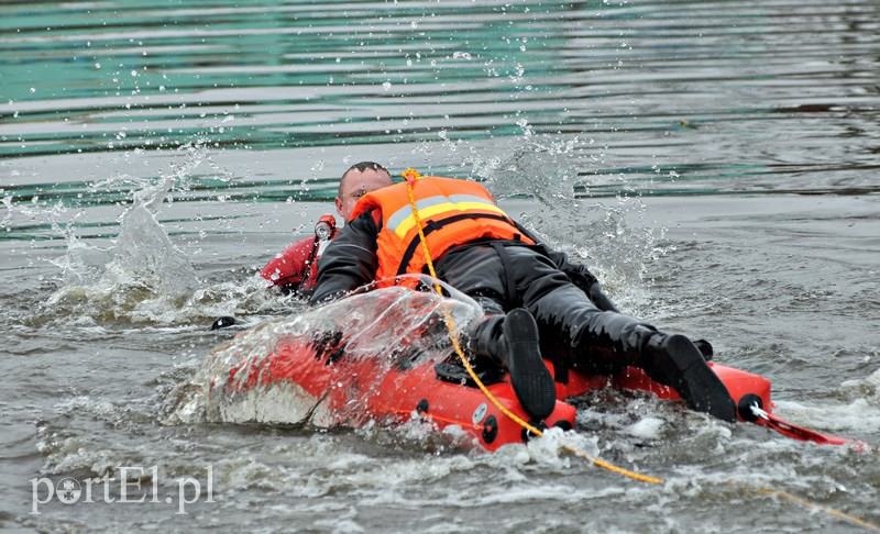 Wodne ćwiczenia strażaków zdjęcie nr 125030