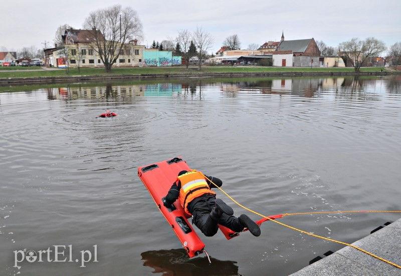 Wodne ćwiczenia strażaków zdjęcie nr 125028