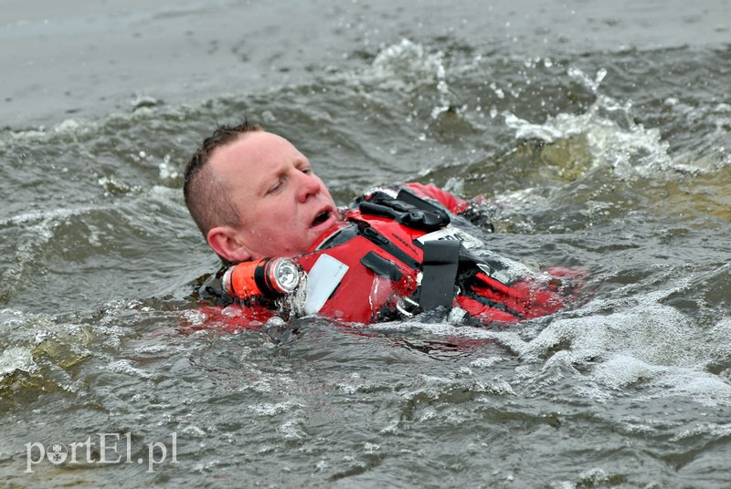 Wodne ćwiczenia strażaków zdjęcie nr 125033