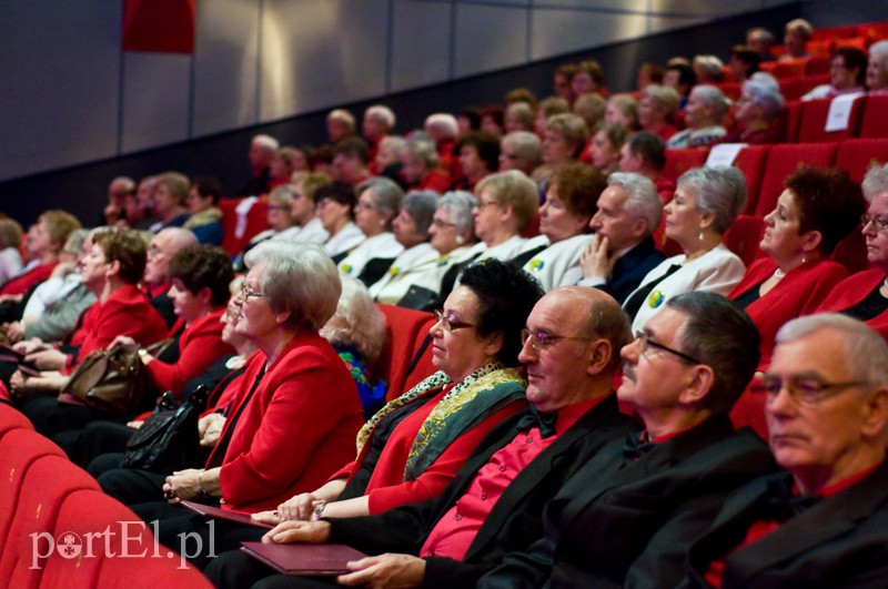  Seniorzy pokazali, że potrafią się bawić zdjęcie nr 125401