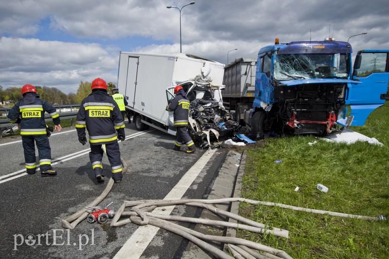  Wypadek na węźle Wschód. Czołówka z ciężarówką zdjęcie nr 125742