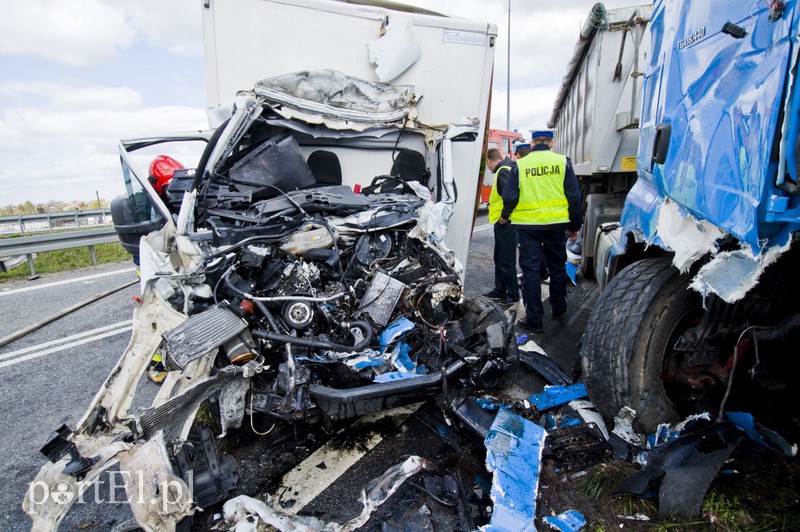  Wypadek na węźle Wschód. Czołówka z ciężarówką zdjęcie nr 125746