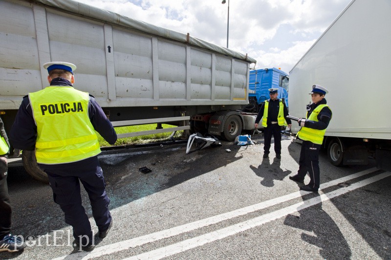  Wypadek na węźle Wschód. Czołówka z ciężarówką zdjęcie nr 125737