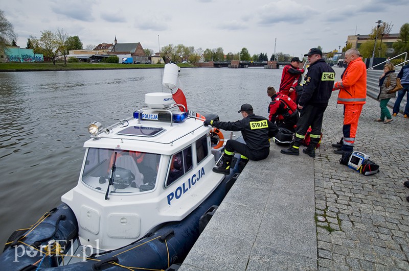  Nie żyje mężczyzna, który wskoczył do rzeki (aktualizacja) zdjęcie nr 126415