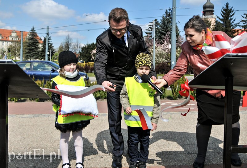 Przedszkolaki maszerowały z flagami zdjęcie nr 126480