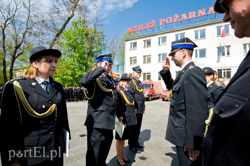 Dla strażaków awanse, dla komendanta emerytura zdjęcie nr 126861