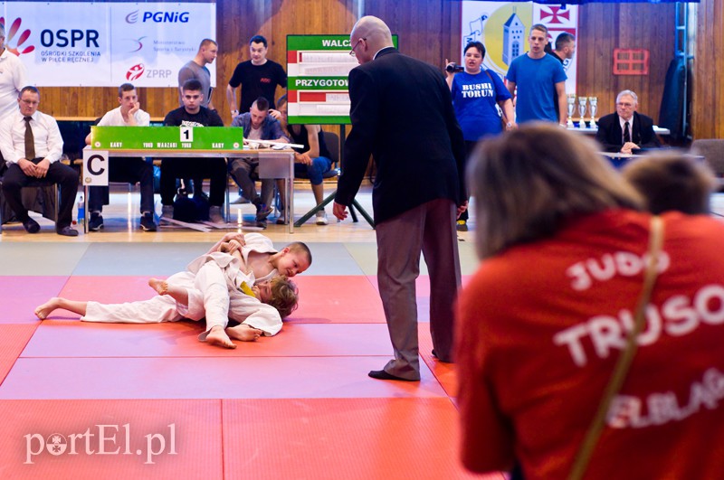 Mali judocy walczą zdjęcie nr 127141