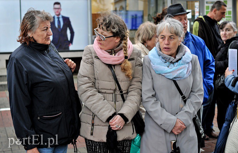 Przyszli do posła, zastali... dwie kartki zdjęcie nr 127981