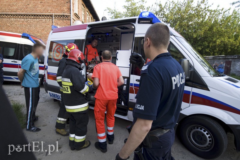  18-latek szalał z nożem na Wiejskiej. Zranił policjantkę, padły strzały zdjęcie nr 128640