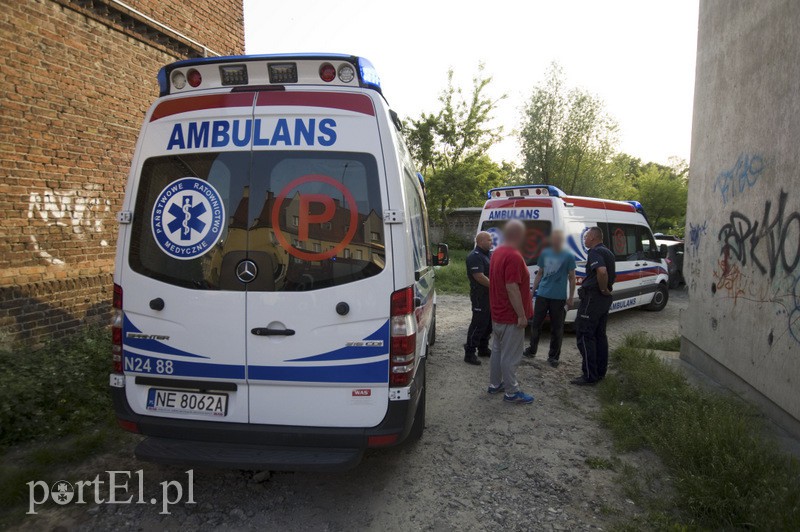  18-latek szalał z nożem na Wiejskiej. Zranił policjantkę, padły strzały zdjęcie nr 128637