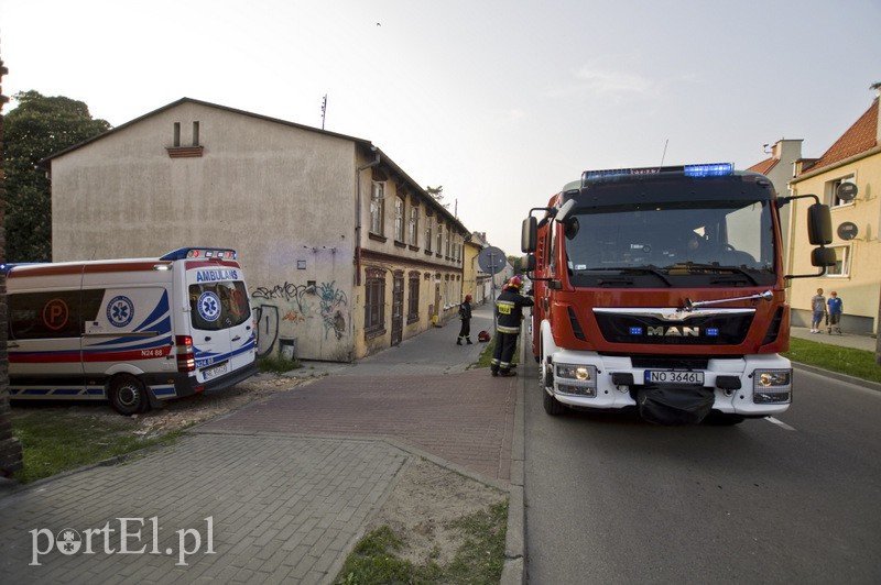  18-latek szalał z nożem na Wiejskiej. Zranił policjantkę, padły strzały zdjęcie nr 128644