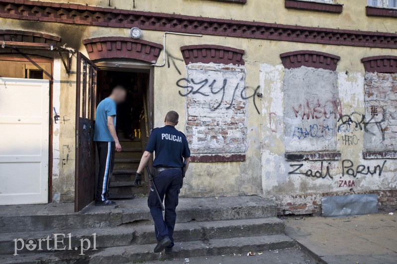  18-latek szalał z nożem na Wiejskiej. Zranił policjantkę, padły strzały zdjęcie nr 128643