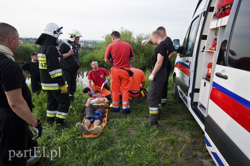  Jechali po wale, wpadli do rowu zdjęcie nr 128801