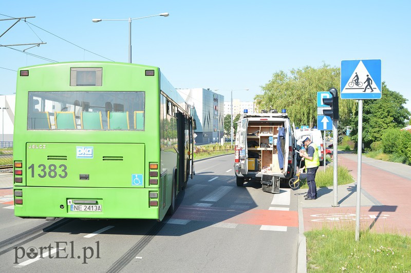 Miejski autobus potrącił rowerzystkę zdjęcie nr 129141