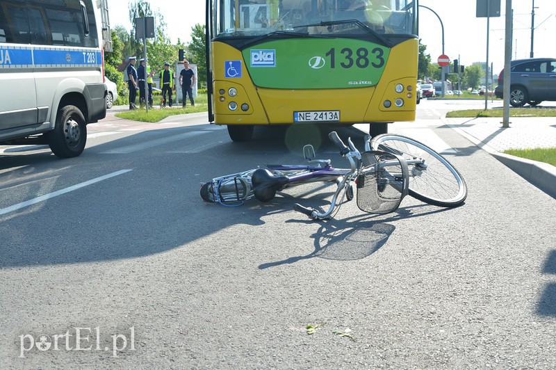 Miejski autobus potrącił rowerzystkę zdjęcie nr 129136