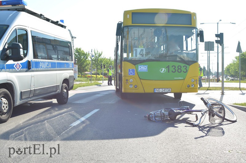 Miejski autobus potrącił rowerzystkę zdjęcie nr 129137