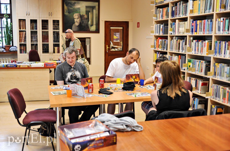 Do biblioteki warto chodzić nocą zdjęcie nr 129451