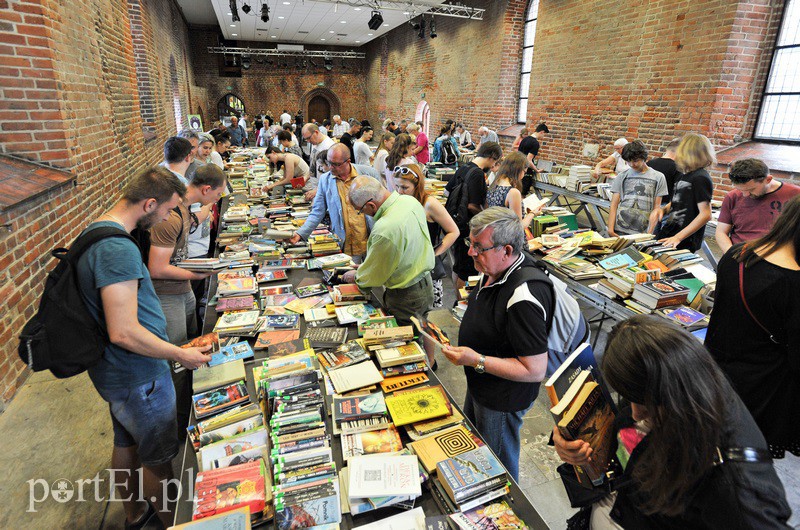 Do biblioteki warto chodzić nocą zdjęcie nr 129464