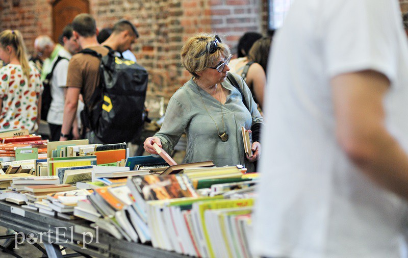 Do biblioteki warto chodzić nocą zdjęcie nr 129460