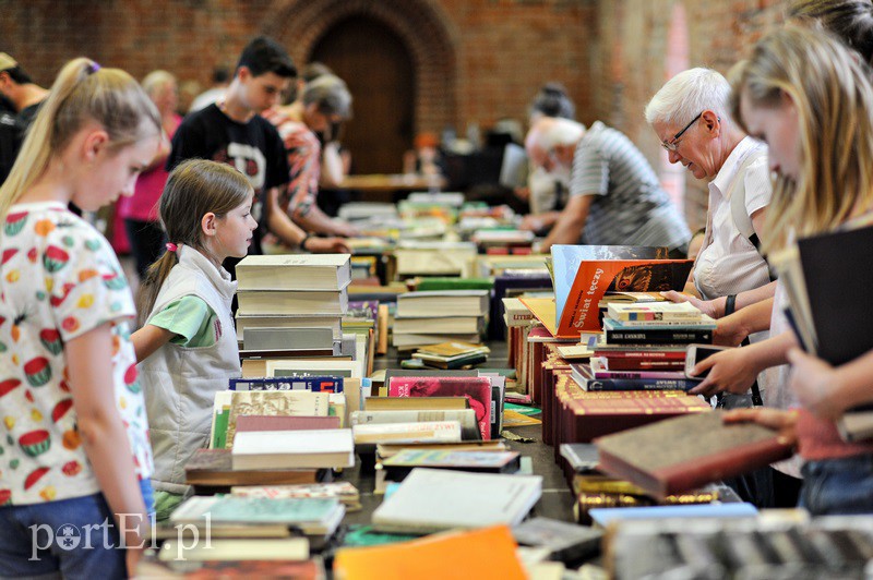 Do biblioteki warto chodzić nocą zdjęcie nr 129463