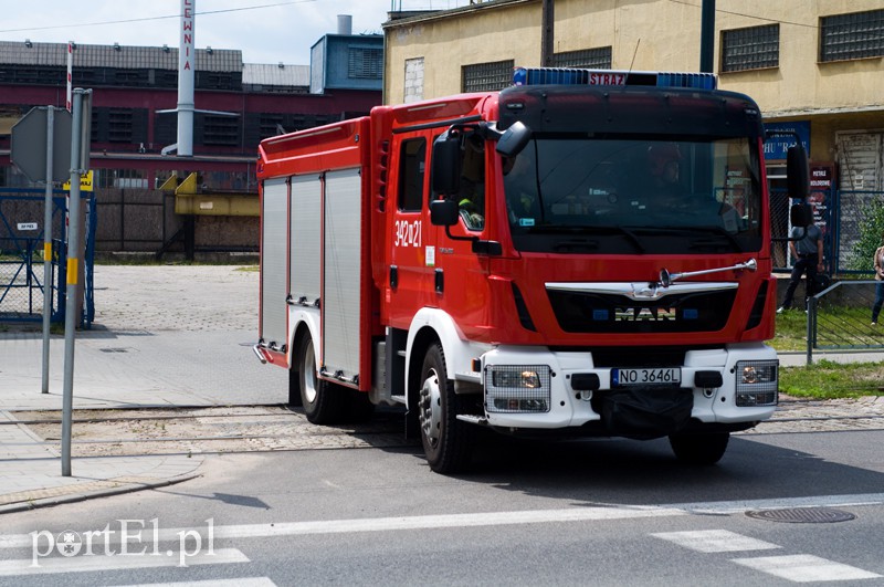  Pirotechnicy sprawdzają sygnały o bombach, urząd gminy ewakuowany zdjęcie nr 129703