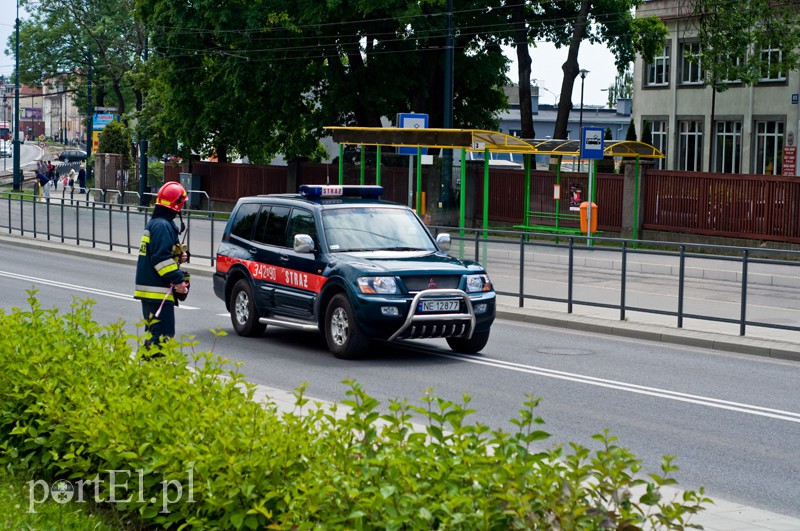  Pirotechnicy sprawdzają sygnały o bombach, urząd gminy ewakuowany zdjęcie nr 129702