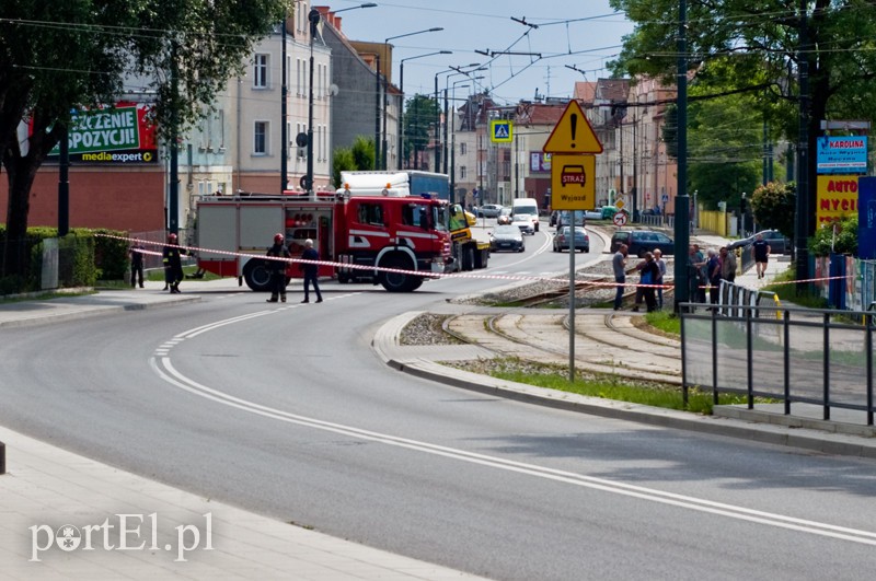  Pirotechnicy sprawdzają sygnały o bombach, urząd gminy ewakuowany zdjęcie nr 129700