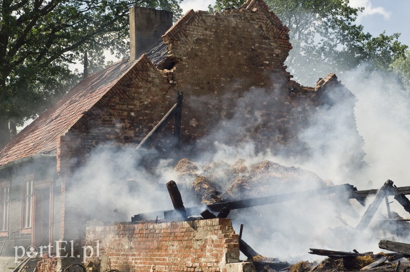  Spłonął dom w Mojkowie zdjęcie nr 131556