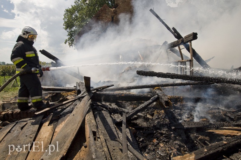  Spłonął dom w Mojkowie zdjęcie nr 131553