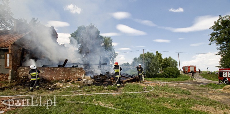  Spłonął dom w Mojkowie zdjęcie nr 131560