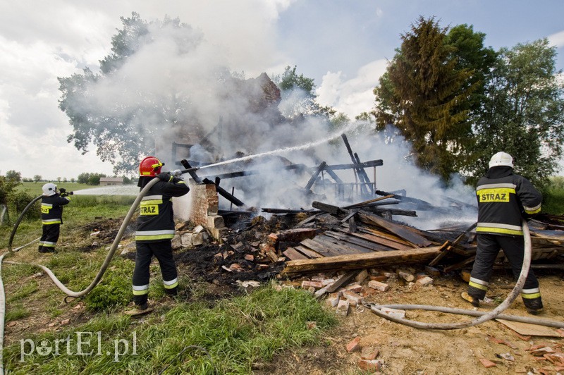  Spłonął dom w Mojkowie zdjęcie nr 131557