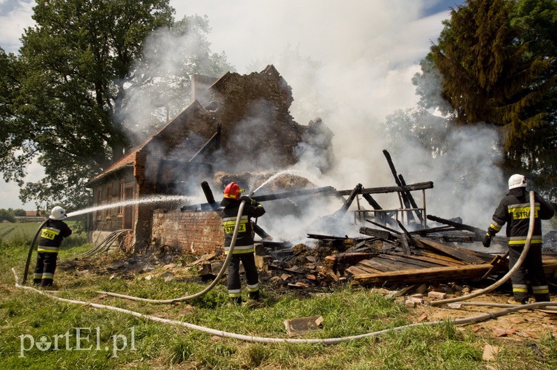  Spłonął dom w Mojkowie zdjęcie nr 131559