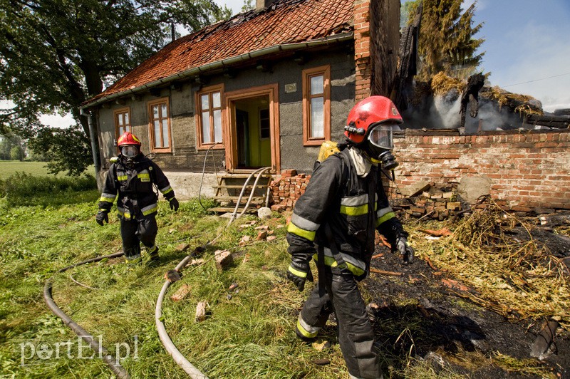  Spłonął dom w Mojkowie zdjęcie nr 131555
