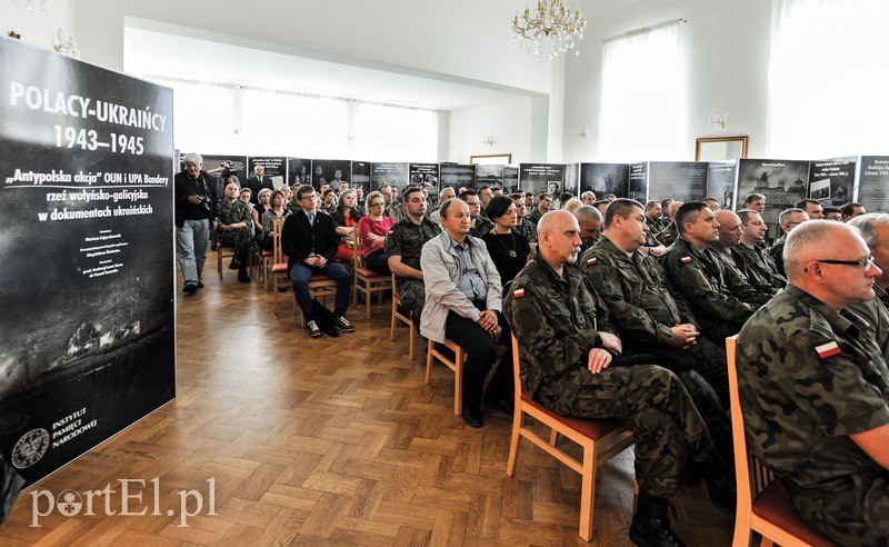 Wystawa w klubie garnizonowym zdjęcie nr 132061