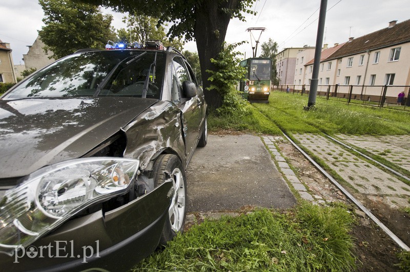  Zderzenie z tramwajem na Grunwaldzkiej zdjęcie nr 132355