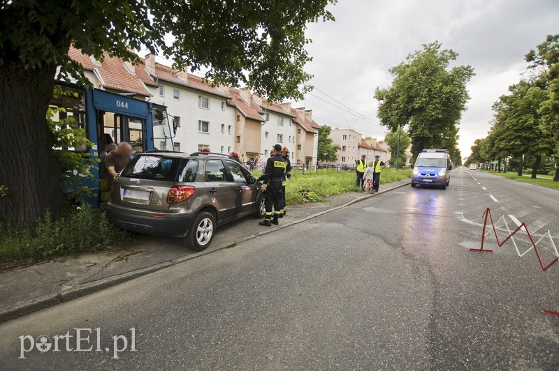  Zderzenie z tramwajem na Grunwaldzkiej zdjęcie nr 132353