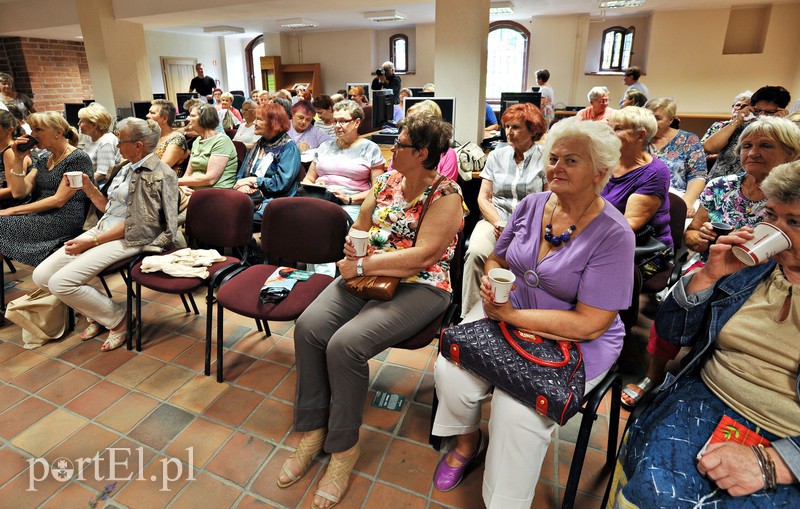 Seniorzy przenieśli się w świat lawendy zdjęcie nr 132359