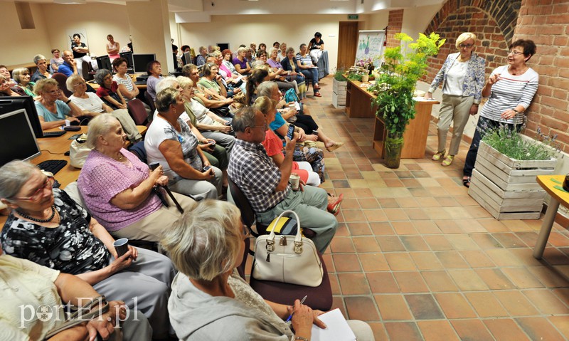 Seniorzy przenieśli się w świat lawendy zdjęcie nr 132369