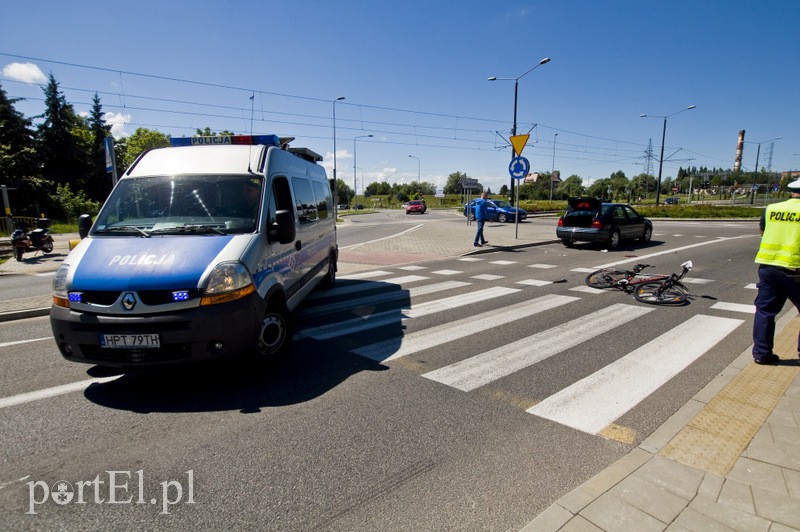 Elbląg  Potrącenie na rondzie