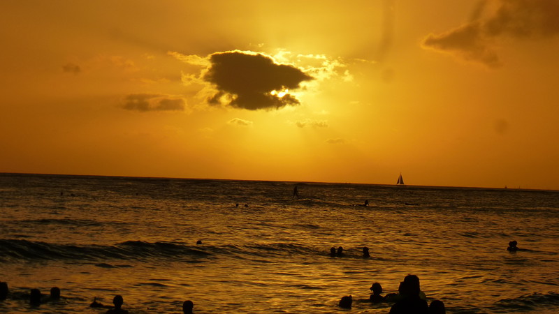 Podobno najpiękniejszym zachodem jest zachód na Waikiki. Myślę, iż każdy zachód słońca może być najpiękniejszy (nawet