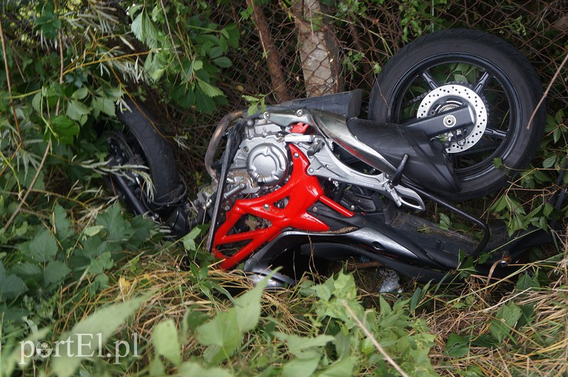 Motocyklem nauki jazdy wjechała prosto do rowu zdjęcie nr 134099