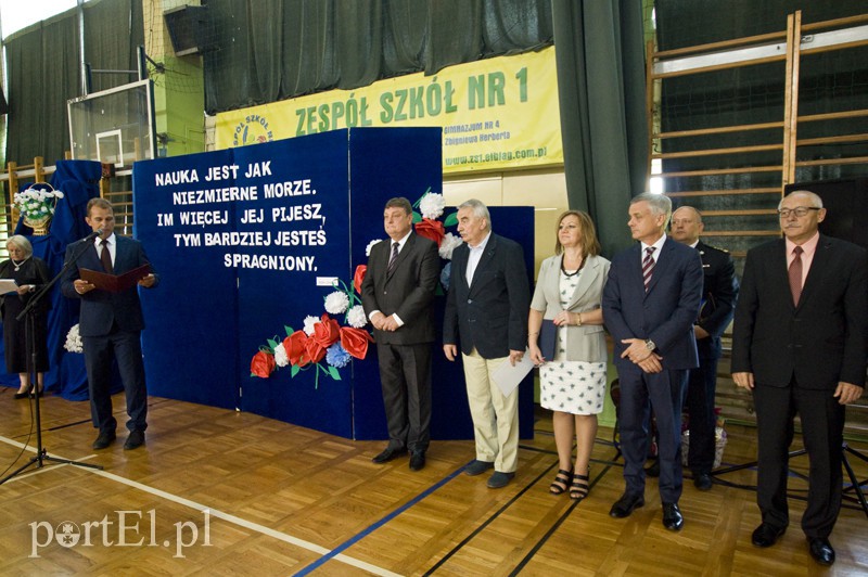  Pierwszy dzwonek z nadziejami i obawami zdjęcie nr 135023
