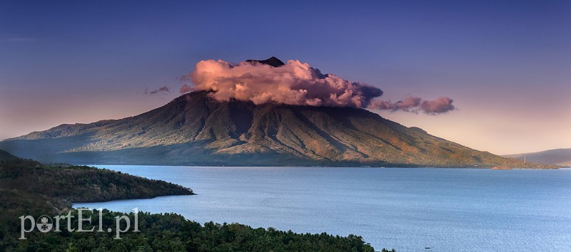 Wulkan na wyspie Lamakera - Południowa Indonezja