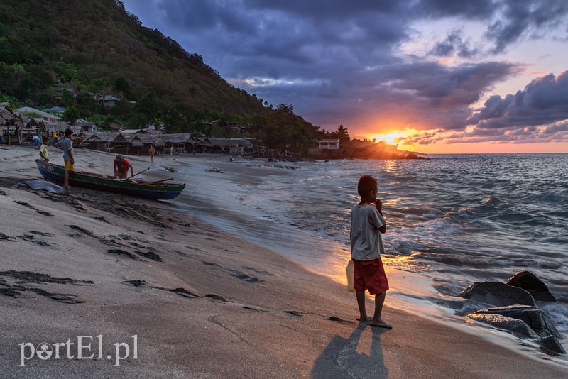 Lamalera, wioska wielorybników na wyspie Lembata- Indonezja