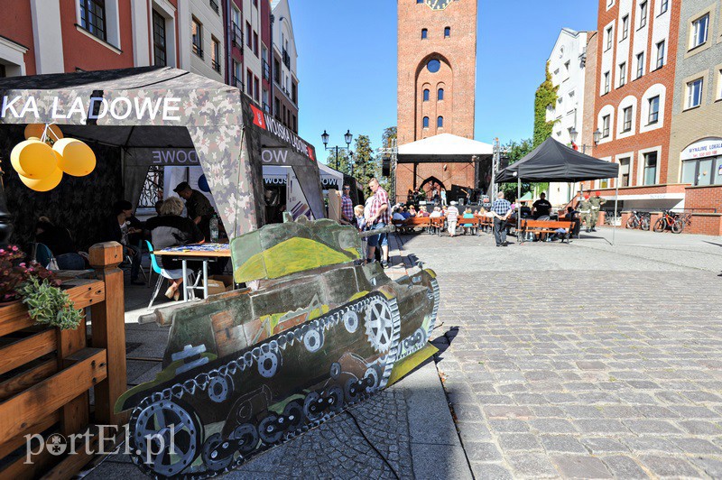 Żołnierze opanowali starówkę zdjęcie nr 136056