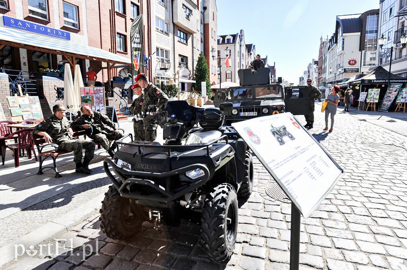 Żołnierze opanowali starówkę zdjęcie nr 136053