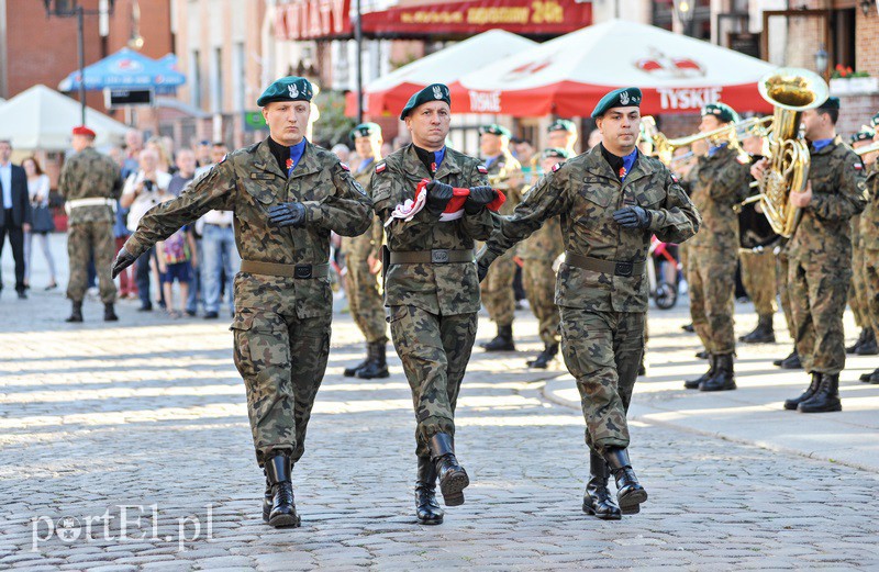 Żołnierze opanowali starówkę zdjęcie nr 136064