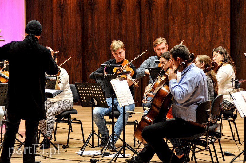 Maturzyści poważnie uzależnią się od muzyki poważnej zdjęcie nr 136423